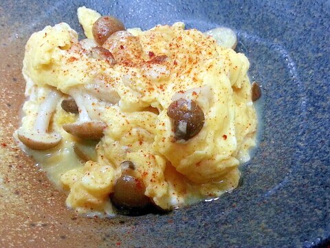 【レシピ】しめじと卵のバター醤油炒め